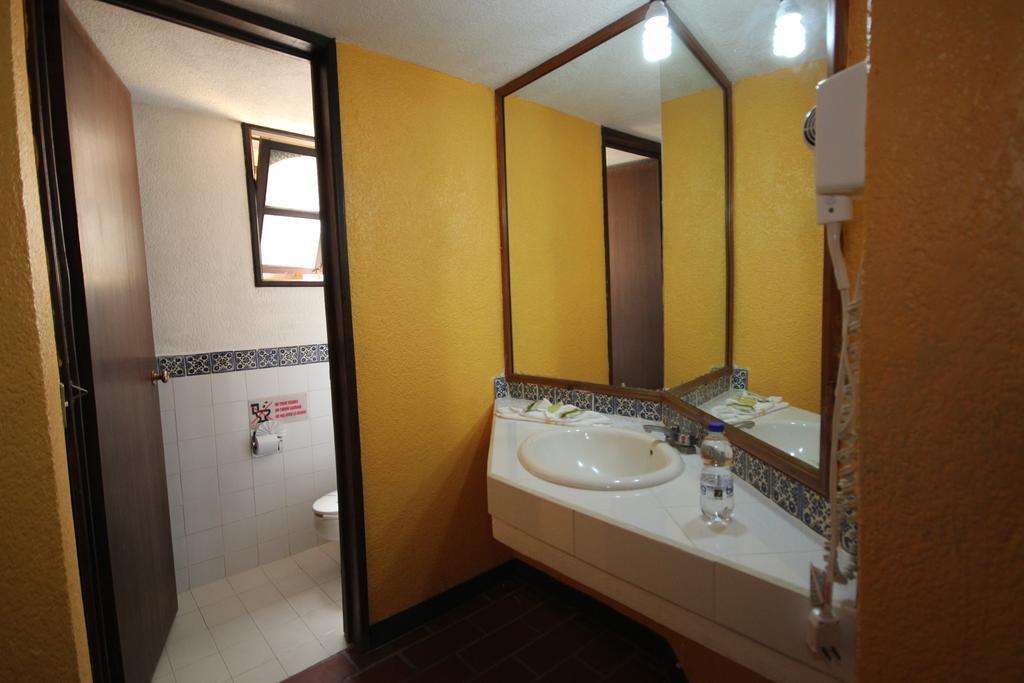 Hotel Plaza Santo Domingo Сан-Кристобаль-де-Ла-Касас Номер фото