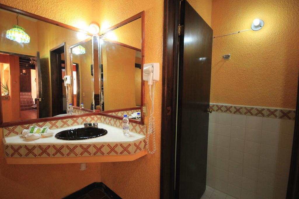 Hotel Plaza Santo Domingo Сан-Кристобаль-де-Ла-Касас Номер фото