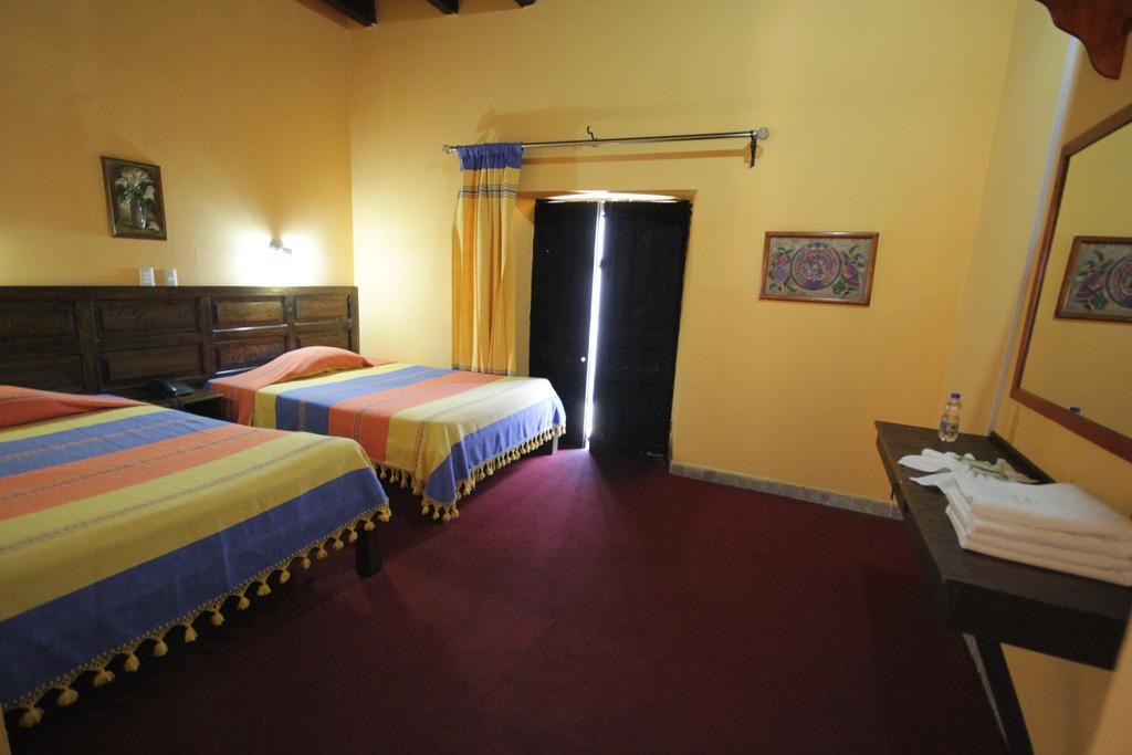 Hotel Plaza Santo Domingo Сан-Кристобаль-де-Ла-Касас Номер фото