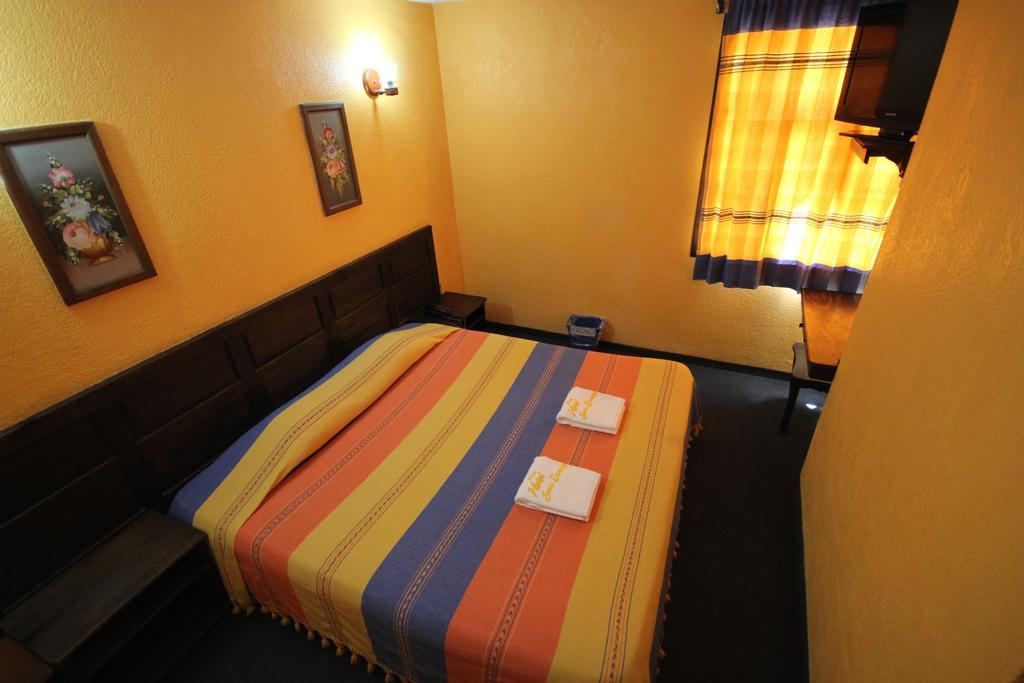 Hotel Plaza Santo Domingo Сан-Кристобаль-де-Ла-Касас Номер фото