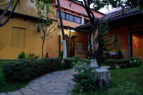 Hotel Plaza Santo Domingo Сан-Кристобаль-де-Ла-Касас Экстерьер фото