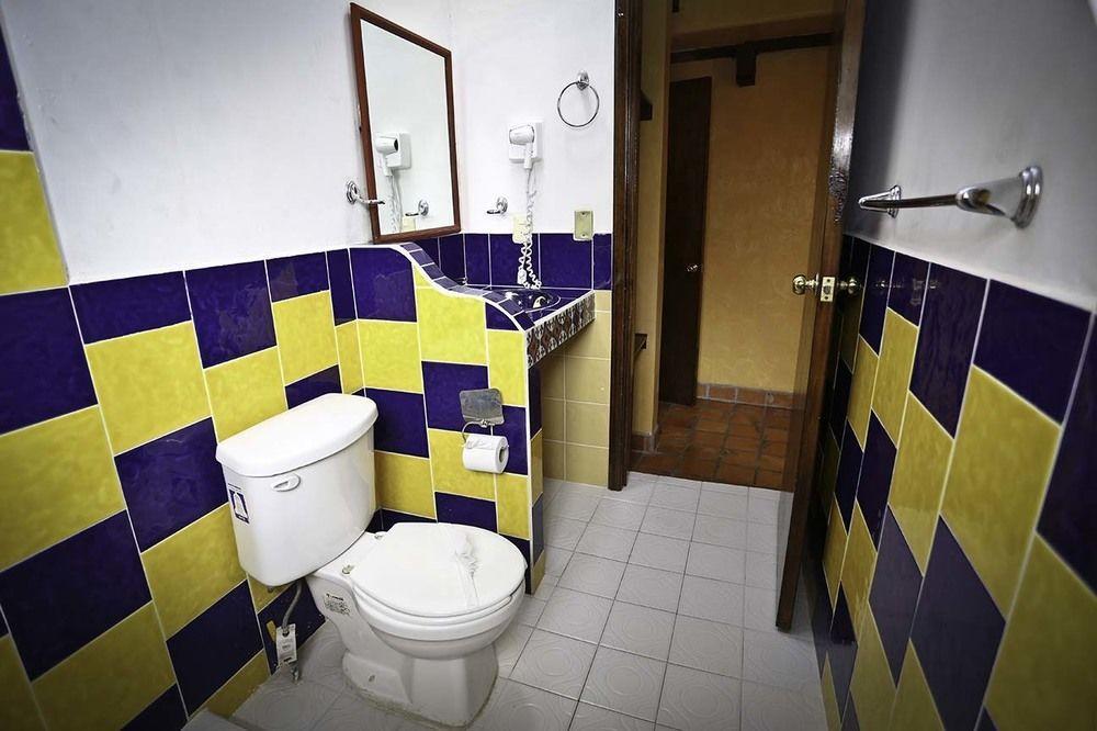 Hotel Plaza Santo Domingo Сан-Кристобаль-де-Ла-Касас Экстерьер фото