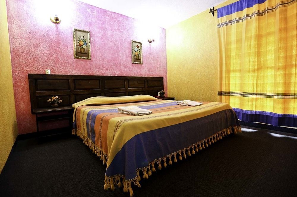 Hotel Plaza Santo Domingo Сан-Кристобаль-де-Ла-Касас Экстерьер фото