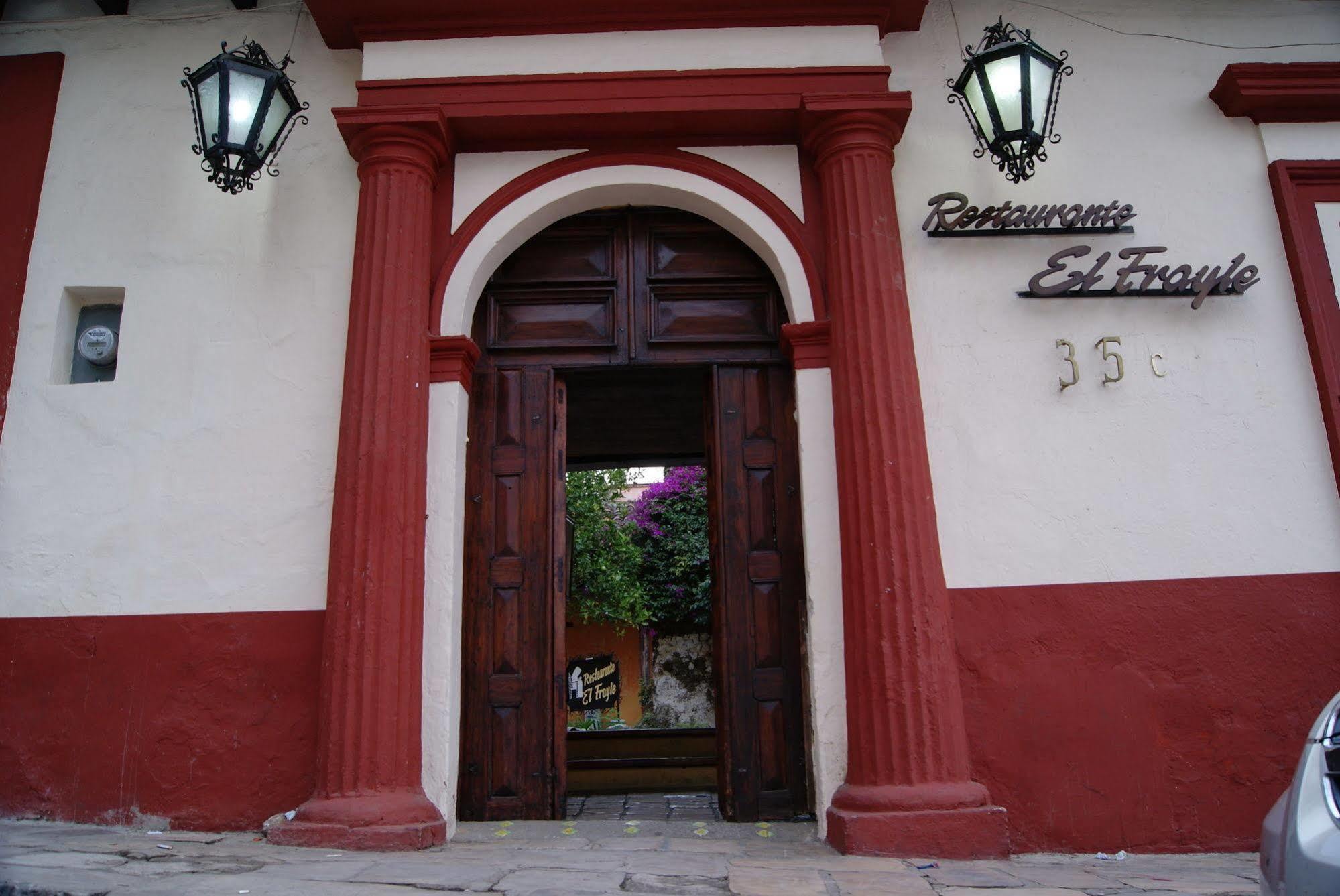 Hotel Plaza Santo Domingo Сан-Кристобаль-де-Ла-Касас Экстерьер фото