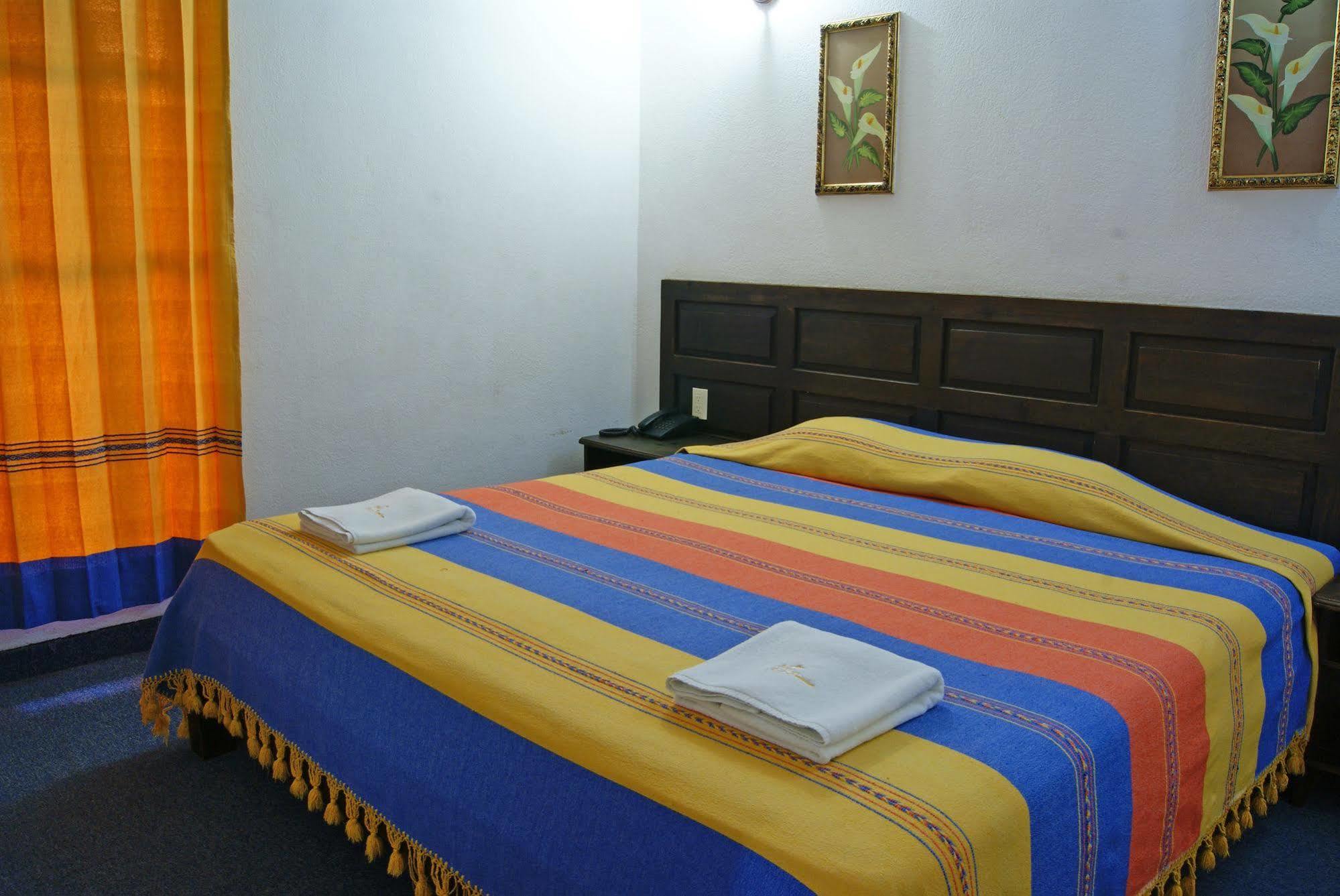 Hotel Plaza Santo Domingo Сан-Кристобаль-де-Ла-Касас Экстерьер фото
